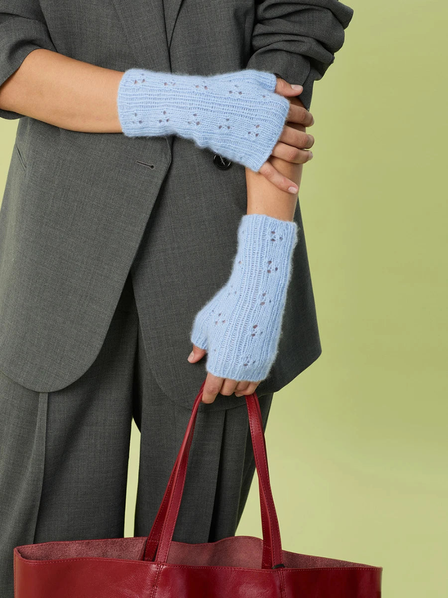 Miu Pointelle Mittens / 2607 Cashmere / No. 4 / Single Pattern by Sandnes Garn - Must be purchased Sandnes Garn Yarn