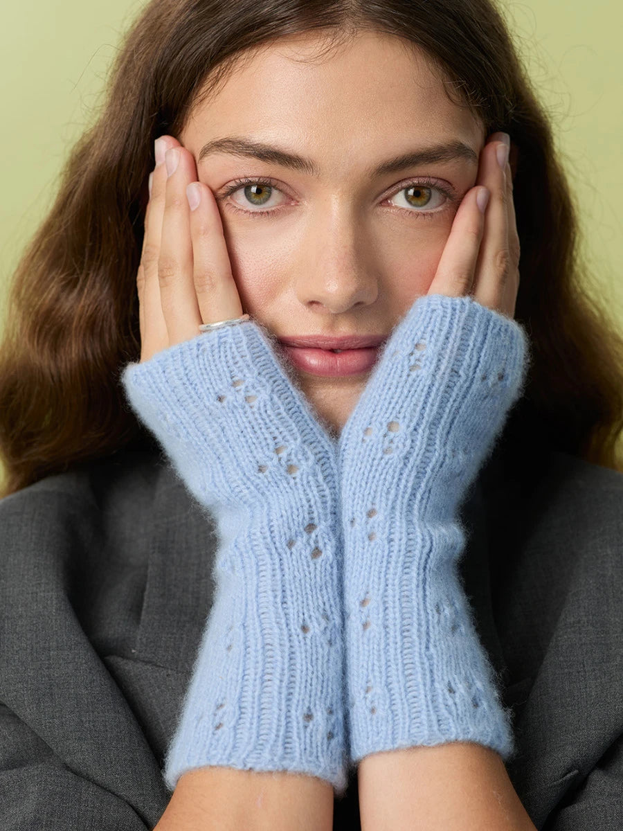 Miu Pointelle Mittens / 2607 Cashmere / No. 4 / Single Pattern by Sandnes Garn - Must be purchased Sandnes Garn Yarn