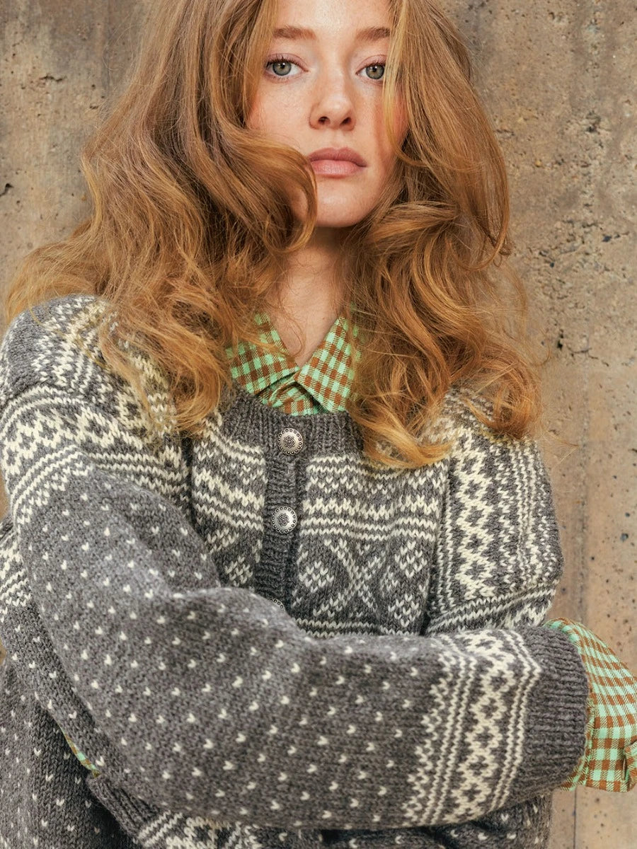 Setesdal Women's Cardigan / Norwegian Icons Adult 2510 / No. 6 / Single Pattern by Sandnes Garn